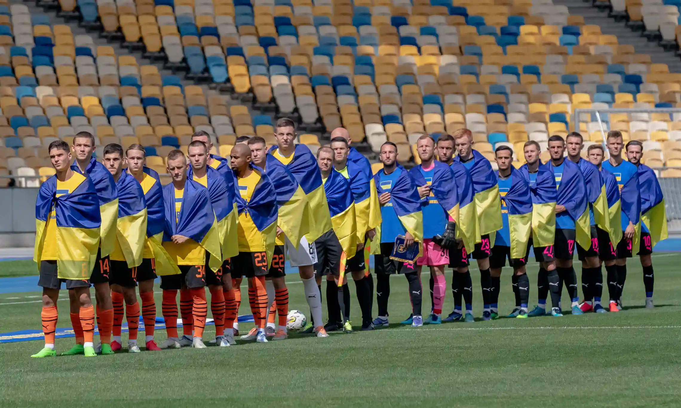 UFABETWIN ฟุตบอลยูเครนเริ่มต้นใหม่พร้อมธง ข้อความจากเซเลนสกี้ แต่ไม่มีฝูงชน